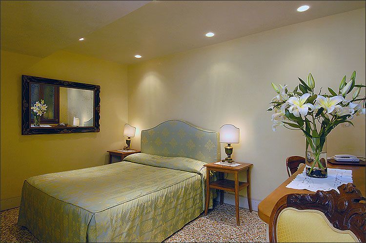 ונציה Hotel San Zulian מראה חיצוני תמונה